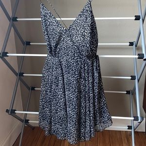 Forever 21 black and white minidress. Size small.